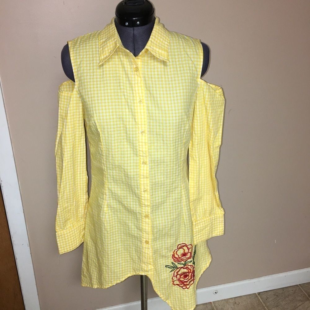Fridda cold shoulder yellow button up top M NWT